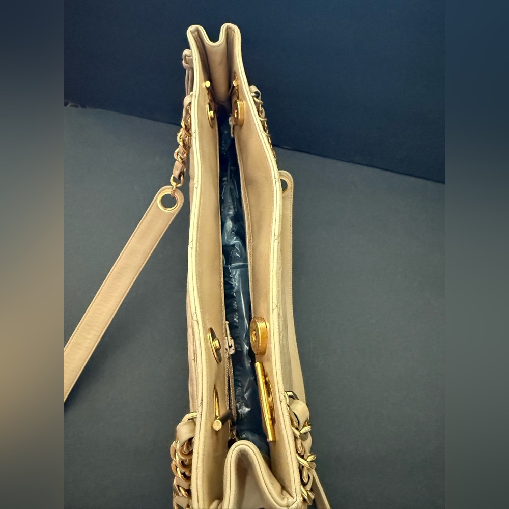 Chanel Metellase Chain Shoulder Bag - Picture 10 of 16